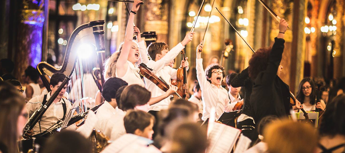 Concert orchestre symphonique avec 500 enfants musiciens