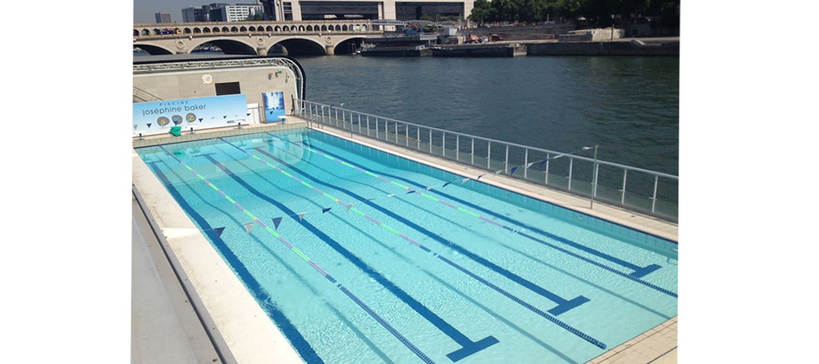 The Prettiest Outdoor Pools In Paris Diving Into The Seine At Joséphine Baker Pool