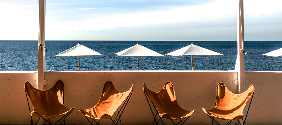 Terrasse de l'hotel les roches rouges