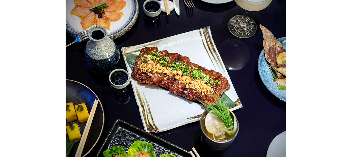 Tataki de boeuf, tempuras de légumes et crevettes, sauce yuzu, piment vert et coriandre du restaurant asiatique Ran