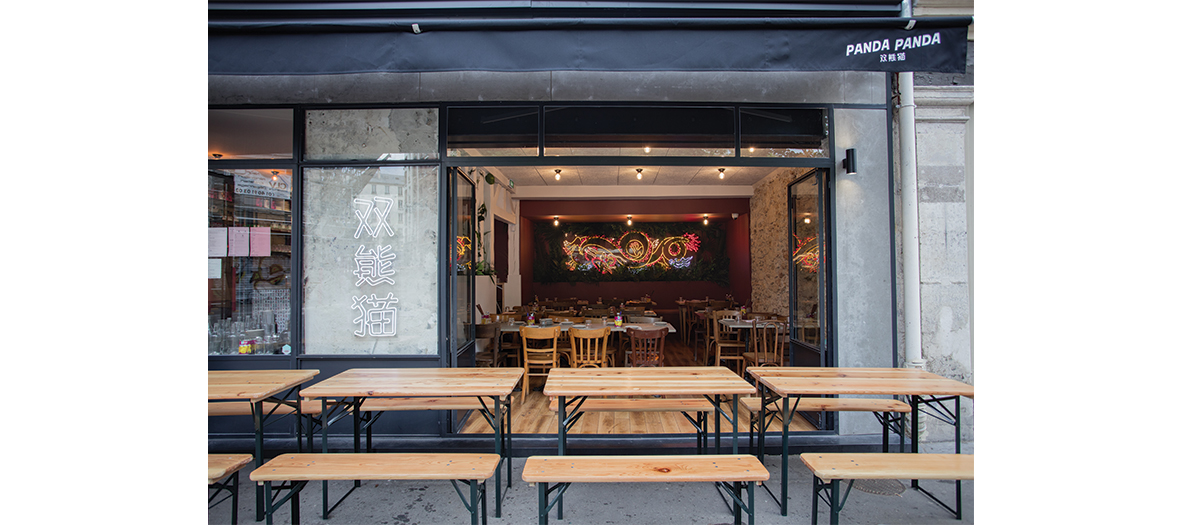 Facade and terrace of the Chinese panda panda restaurant in Belleville, Paris