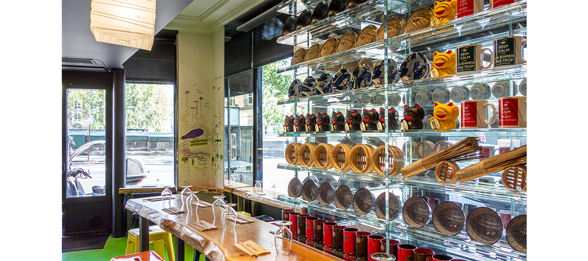  Interior atmosphere of Supu Ramen restaurant