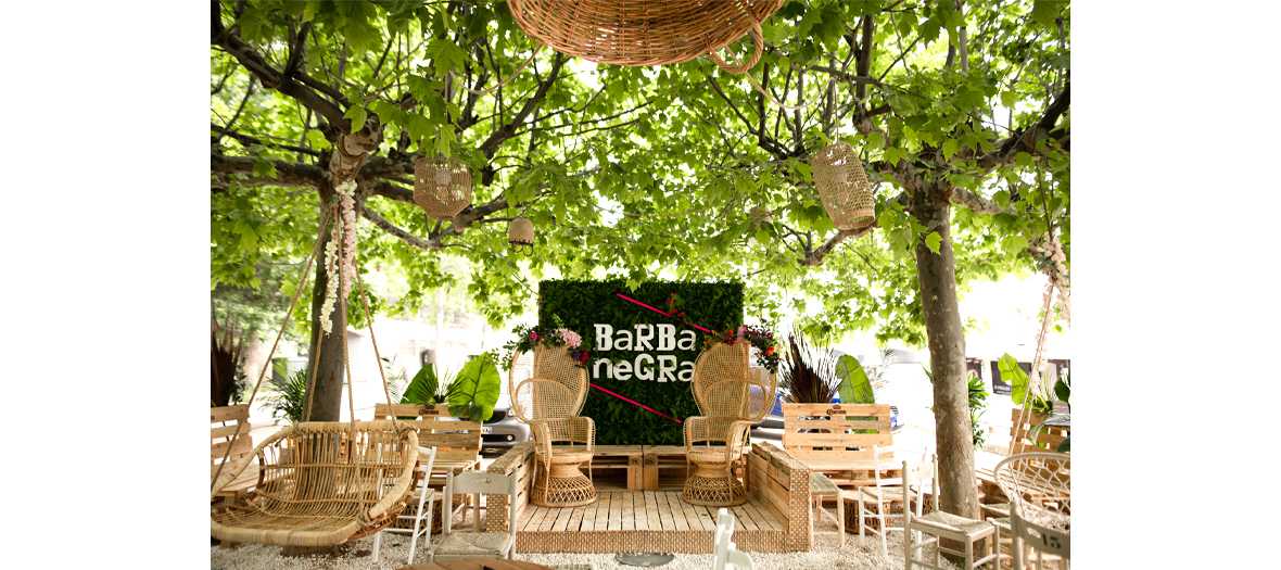 Outdoor terrace of barbanegra bar in Paris