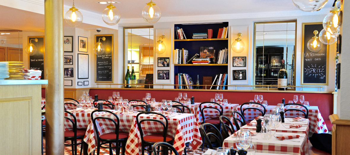 Dining room of the Rotisserie de la tour d'Argent