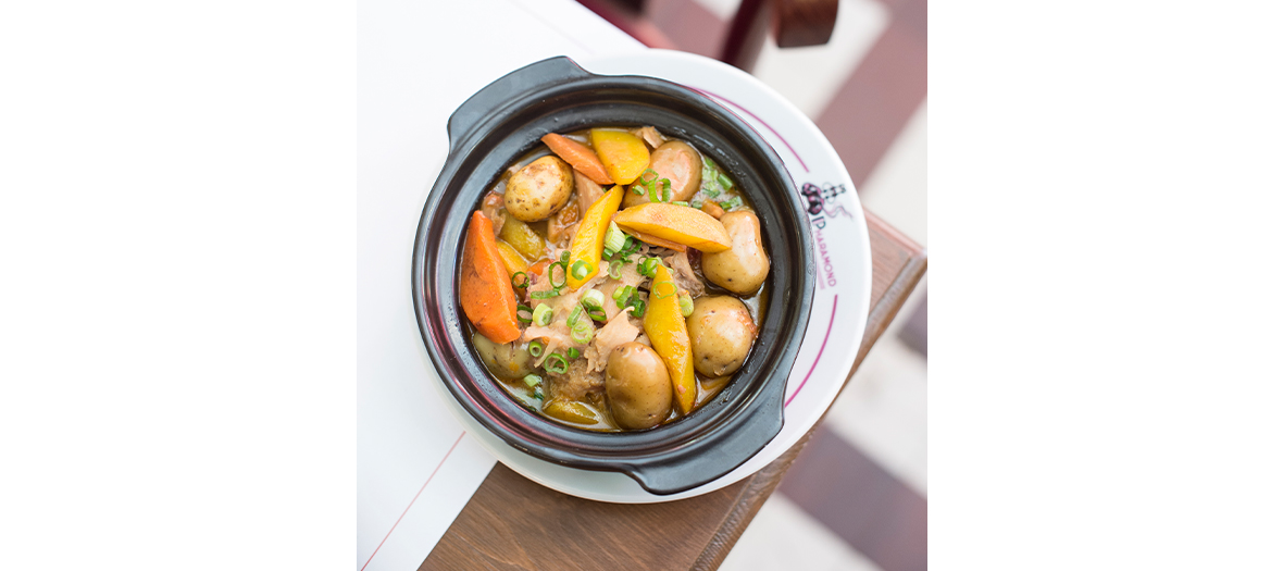 Bouillon de viande française, pomme de terre, carotte, huile de truffe 