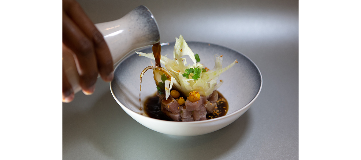 Le plat Palmiste avec Salade de cœur de palmiste de la réunion, agrumes Peï et caviar baeri royal du restaurant Faham