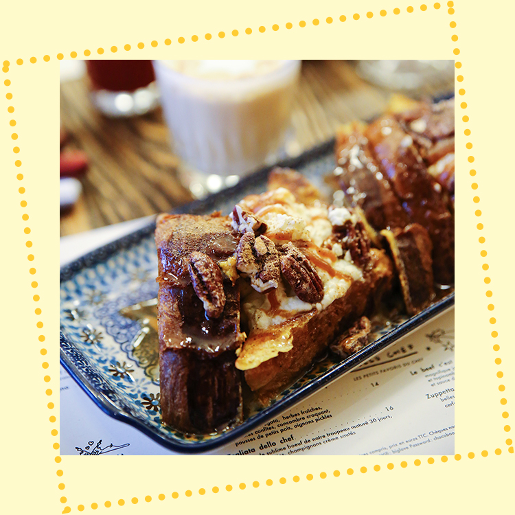 Brioche maison avec orange, cannelle, noix de pécan caramélisées, chantilly maison et du caramel coulant de Victor Lugger et Tigrane Seydoux