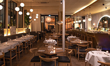 Interior atmosphere of the Restaurant and pizzeria Malro in the Marais