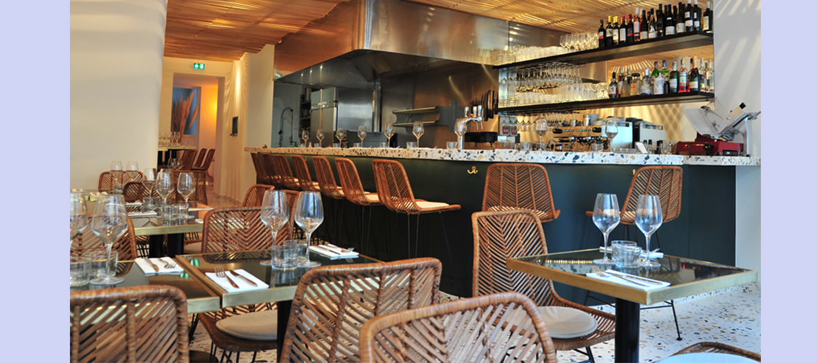 Ambiance intérieur et bar du Restaurant italien Supernova dans le Marais