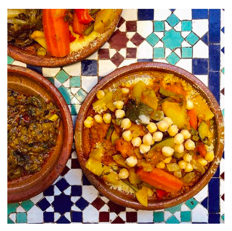  Couscous dish with semolina, vegetables, broth, merguez, aubergine stuffed minced meat, kefta, chicken