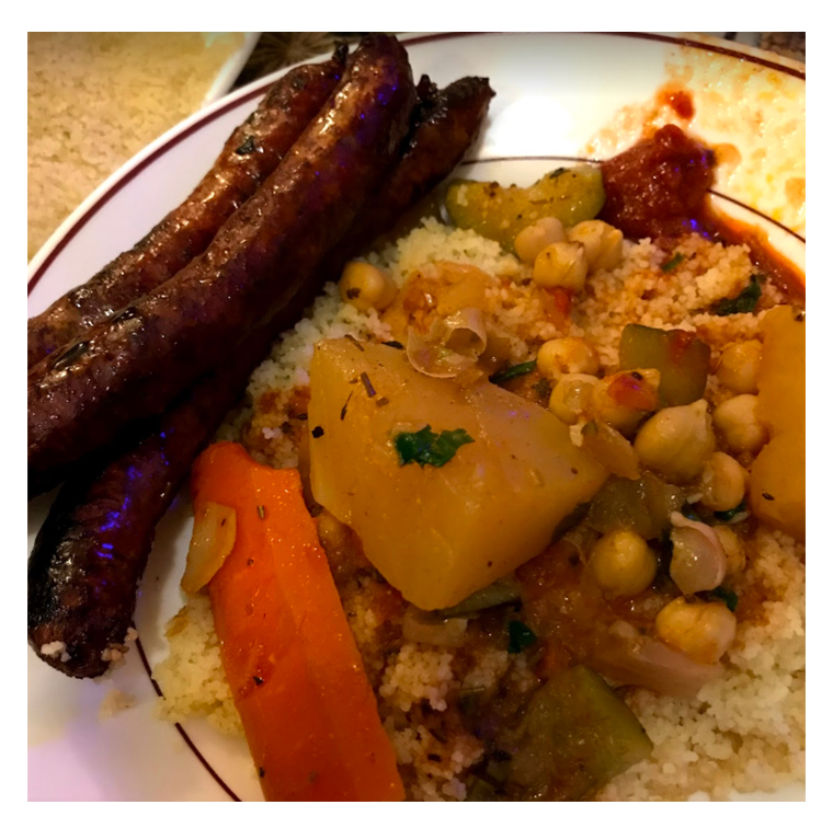 Couscous coriandre, bouillon aux légumes, poulet, merguez, gigot