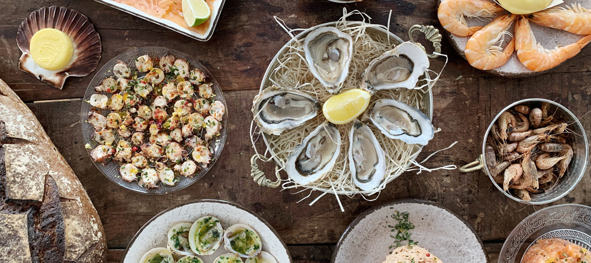 Sea food tray at Oyster Club in Paris