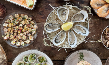 Sea food tray at Oyster Club in Paris