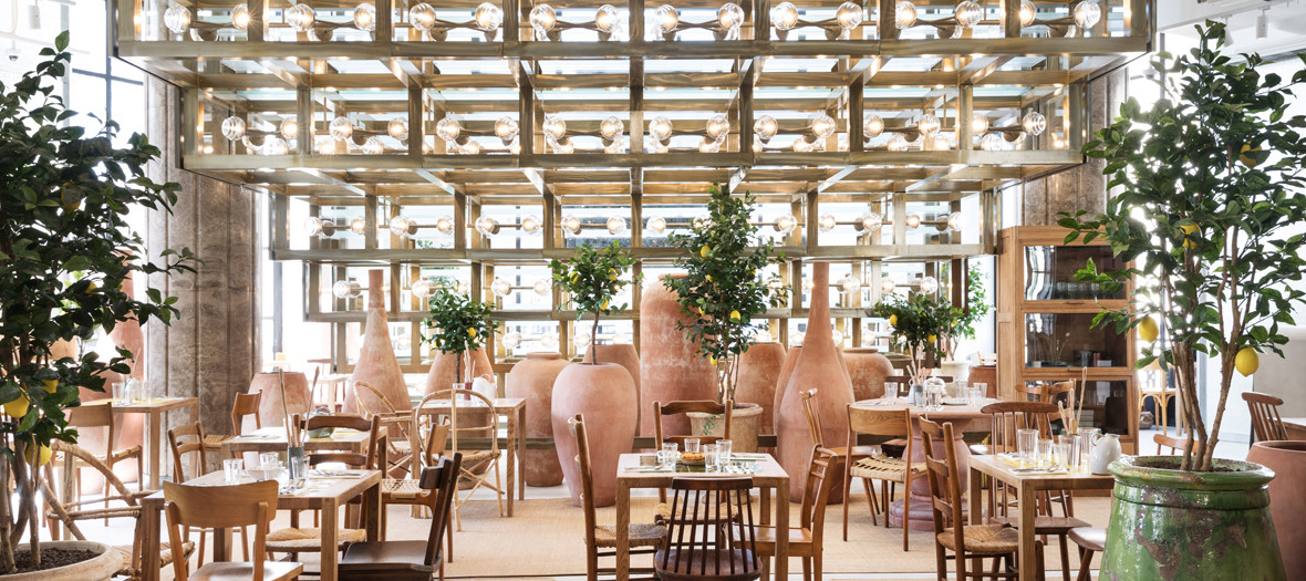 Dinning room of Café Citron in Paris