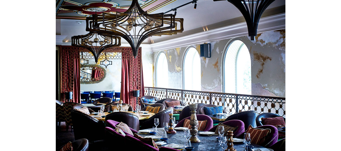 Ambiance intérieur de la salle du restaurant Coya