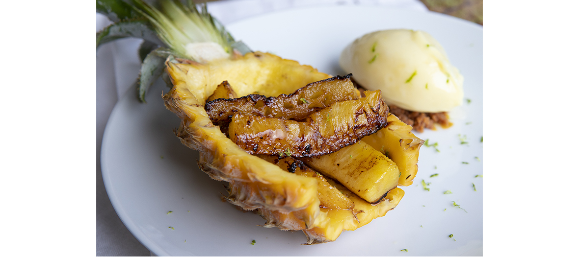  grilled pineapple dish from au__top restaurant in Paris