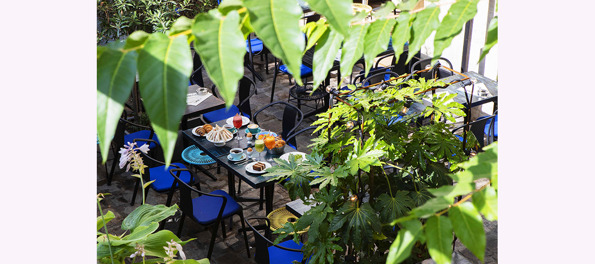 Petit-dejeuner sur la terrasse du Marcello