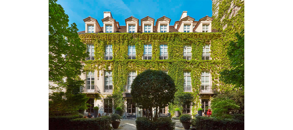 La terrasse Anne au Pavillon de la Reine