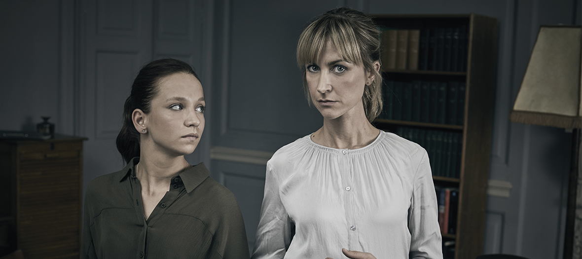 Katherine Kelly et Molly Windsor dans la série Obsession sur France 2