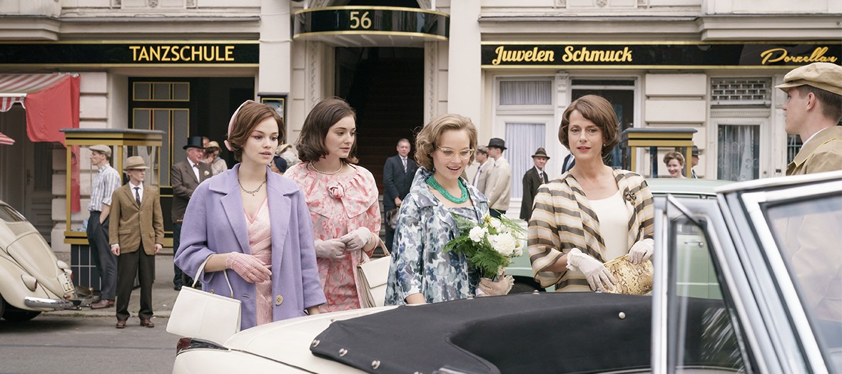 Maria Ehrich, Sonja Gerhardt, Claudia Michelsen et  Emilia Schüle dans la série Berlin 59