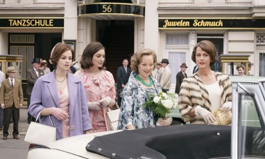 Maria Ehrich, Sonja Gerhardt, Claudia Michelsen et  Emilia Schüle dans la série Berlin 59