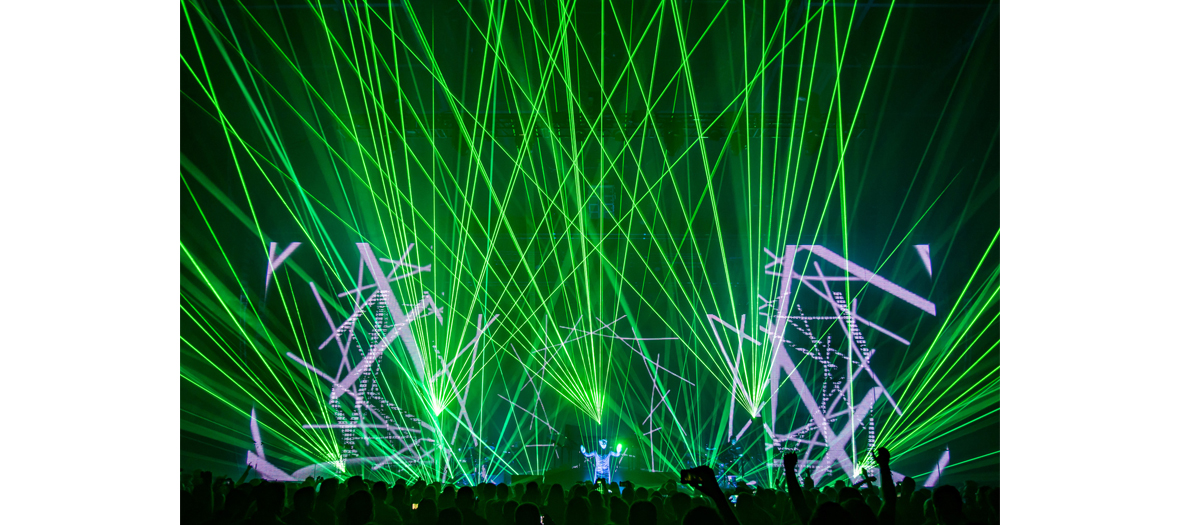 Giant nightclub with green lazer lights