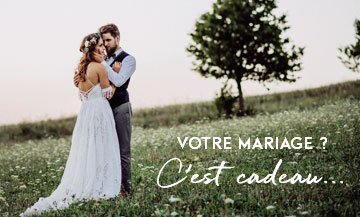 Couple de jeune mariés dans les paturages