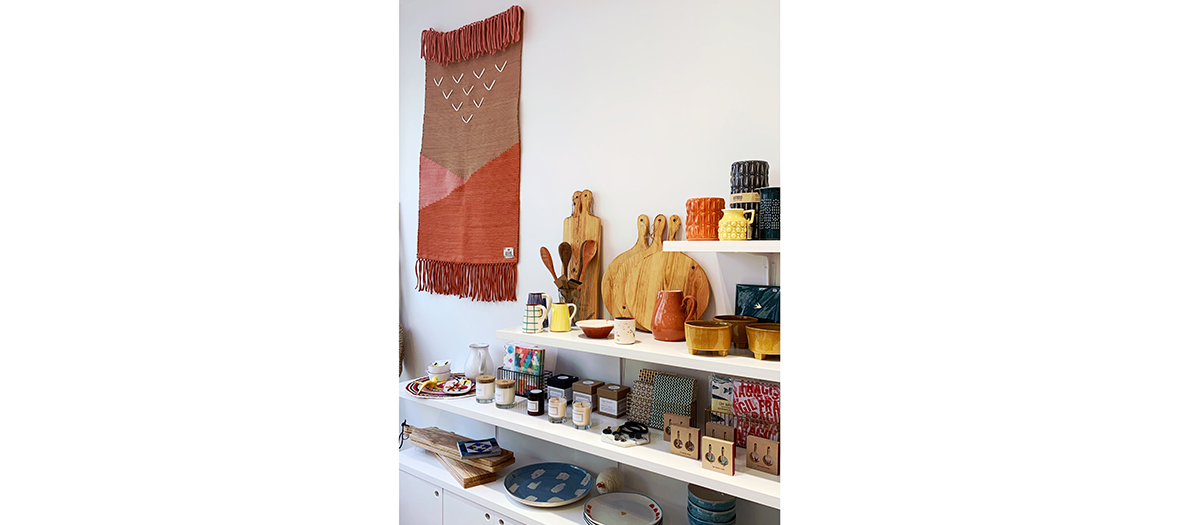 Lusa Luso boutique including soaps in the azulejos tradition, candles in soja wax perfumed with essential oils, graphic hand-painted mugs, high-end Bruyère honey, furiously trendy satchel bags in raffia frieze carpets in recycled fibres