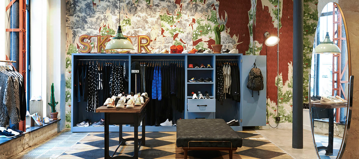 Intérieur et décoration de la boutique de sneakers sneakersnstuff 