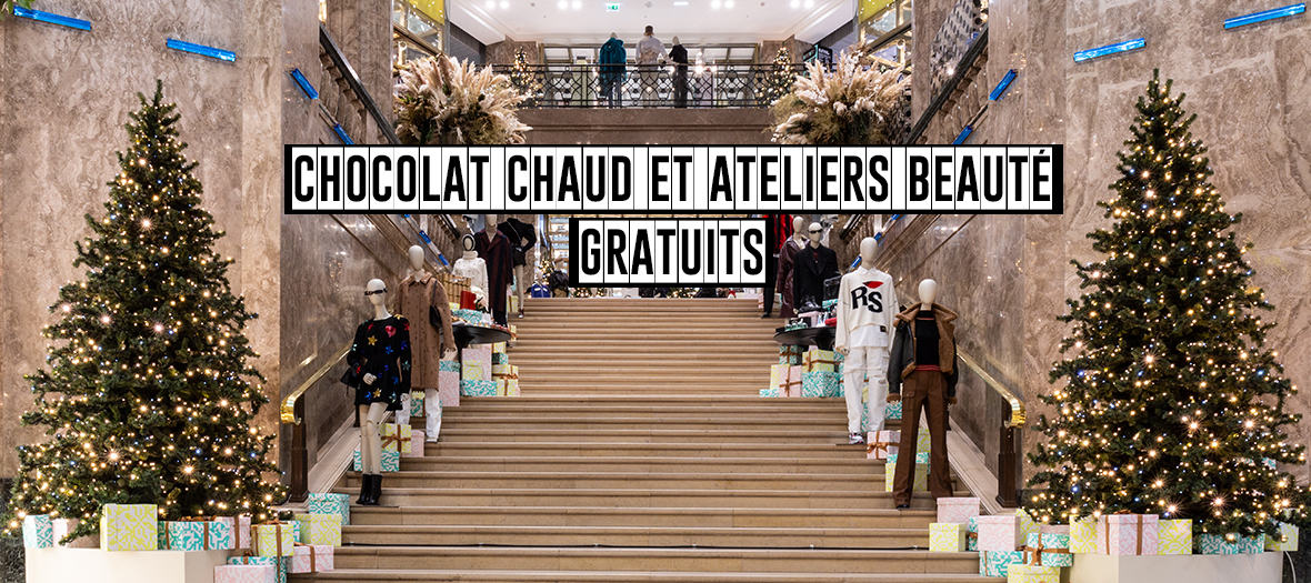 Décoration des Galleries Lafayette des Champs Elysees avec des sapins et des cadeaux pour Noel 2019