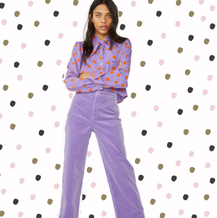 Pantalon en velours côtelé lilas et blouse lilas à pois