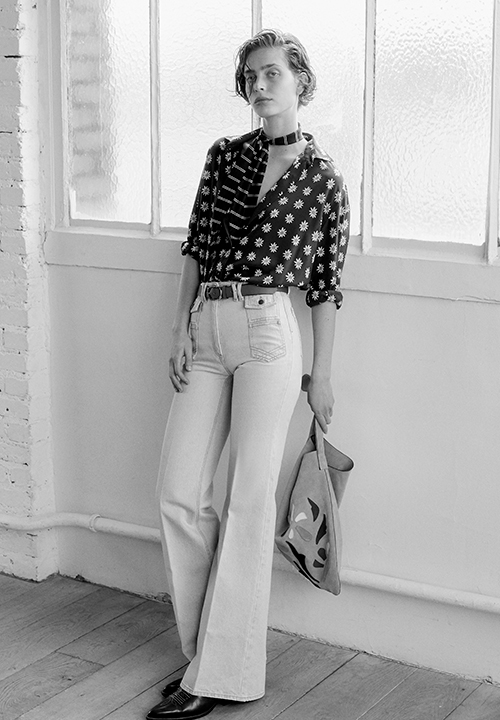 Le Pantalon taille haute Jean flare Anna de Gerard Darel à 155 €