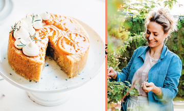 Portrait de Jennifer Hart-Smith et son gateau à l'orange décoré de chantilly et de feuilles de romarin