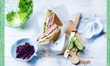 Recette club sandwich au thon, myrtilles, salade romaine et concombre