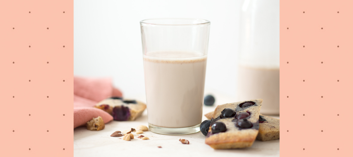 Verre de Lait Noisette avec financier