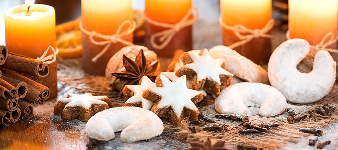 Les bredeles petits fours alsaciens à la cannelle, farine de sarrasin, farine de riz,  farine de souchet, l'huile de coco, levure chimique, 