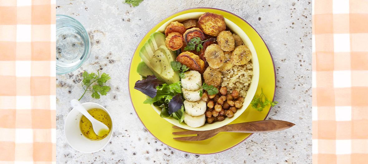 Recette buddha bowl banane, avocat, quinoa, patates douces et pois chiches