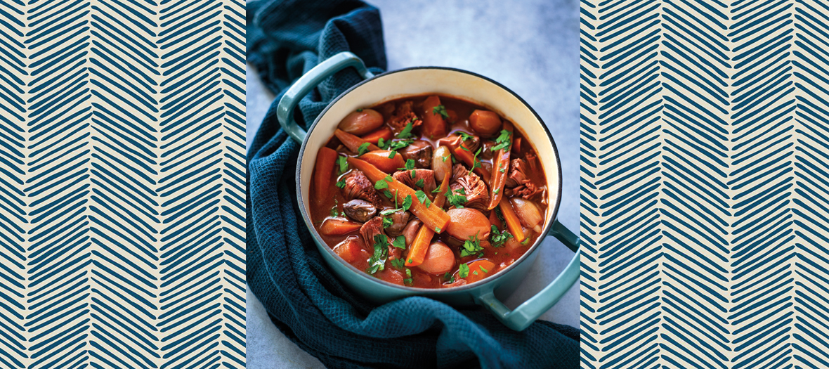 Le Bourguignon Veggie avec pommes de terre, carottes, échalotes, paprika, champignons et persil