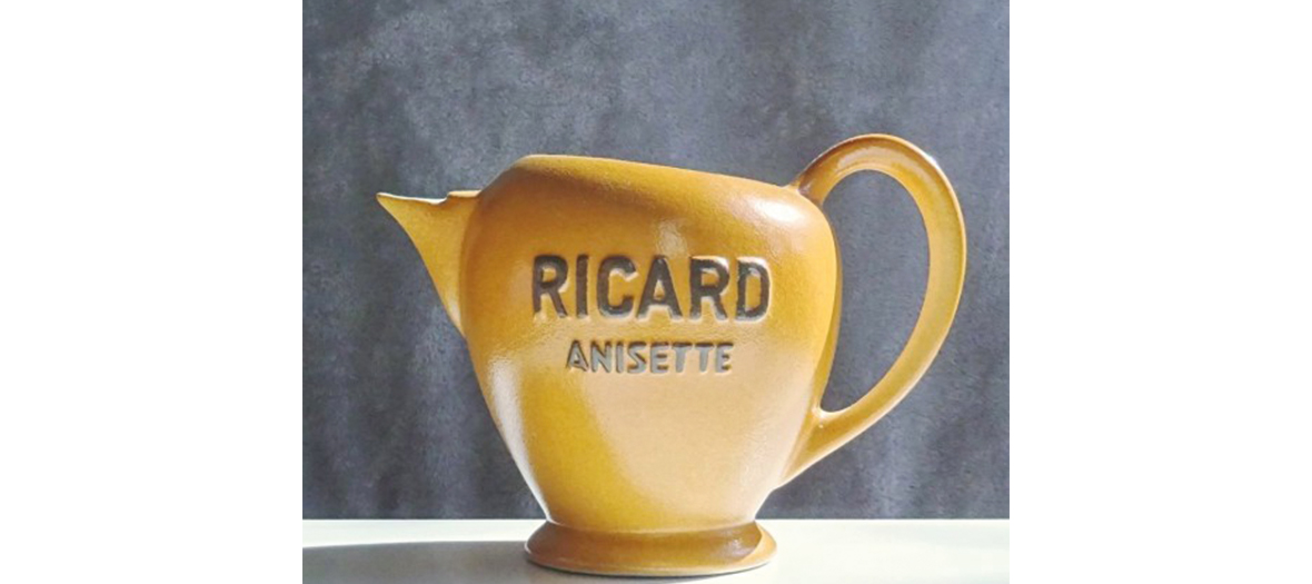 ceramic pitcher greige colour