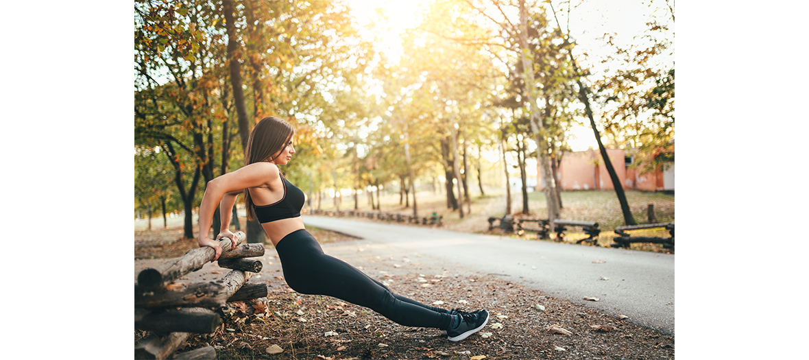 Exercice faire les triceps avec une chaise pendant 45 secondes