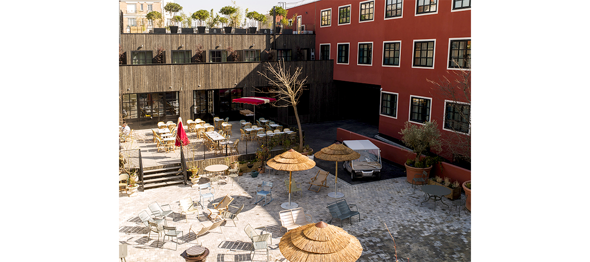 MOB hotel terrace in Saint-Ouen