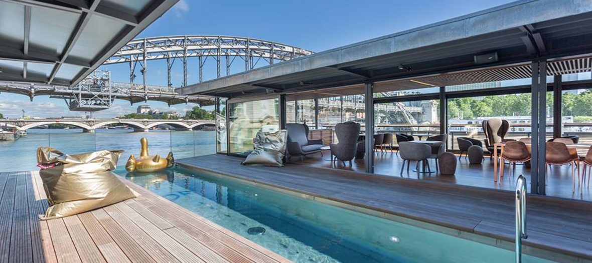 Piscine extérieure de l'hôtel flottant Off Paris Seine