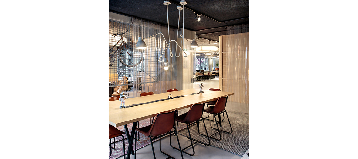 Co working space with desk and free wifi at Moxy hotel in Paris