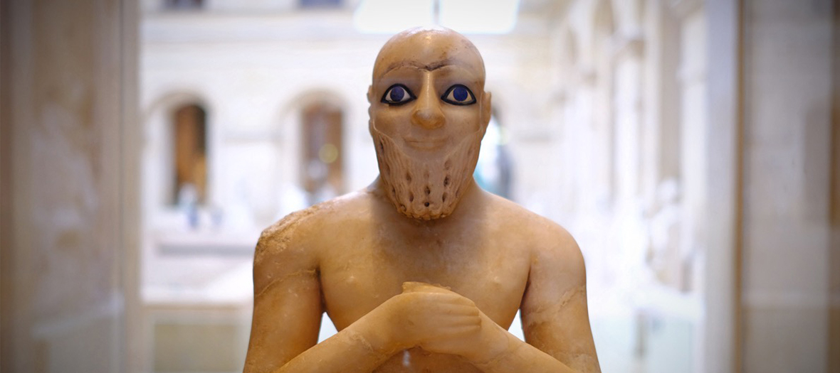 Statue égyptienne exposée au musée du Louvre