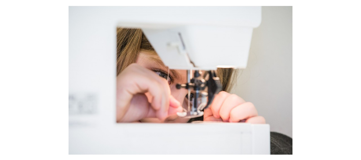 Séance de couture pour enfants