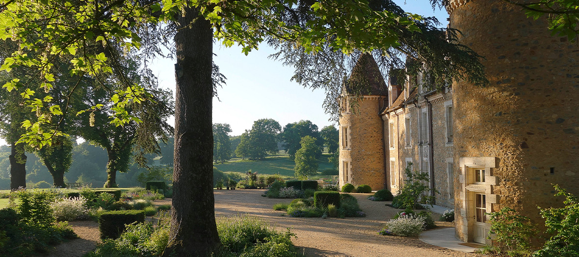  The metairies of the Domaines des Etangs and its garden