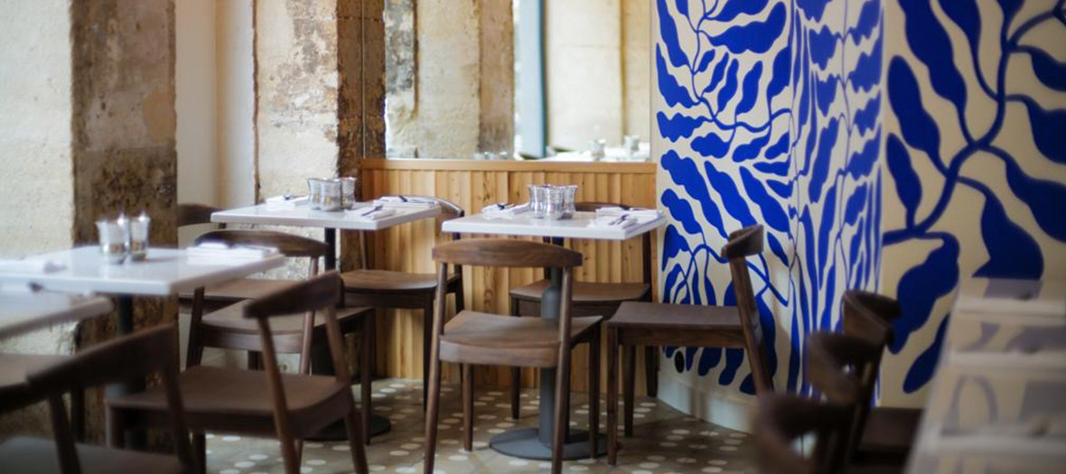  Decoration of the room of the Lebanese Qasti restaurant in Paris