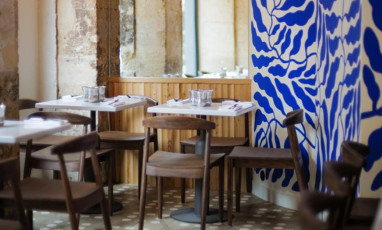  Decoration of the room of the Lebanese Qasti restaurant in Paris
