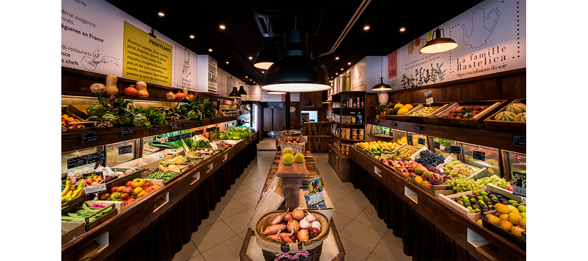 Fruits and vegetables at the comptoire des producteurs in Paris