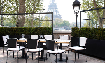 Decoration of the Monsieur Bleu Terrace with a view of the Effeil Tower